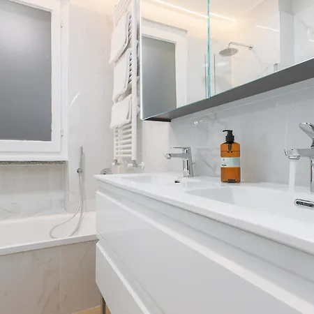 Apartament Golden Vista - By Myhomeincomo