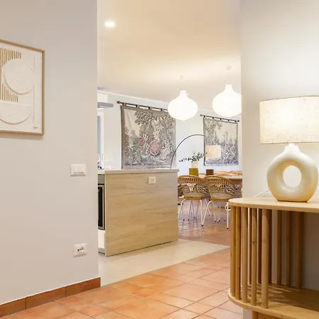 Golden Vista - By Myhomeincomo