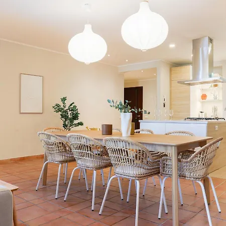 Golden Vista - By Myhomeincomo Διαμέρισμα *