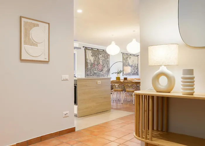 Golden Vista - By Myhomeincomo