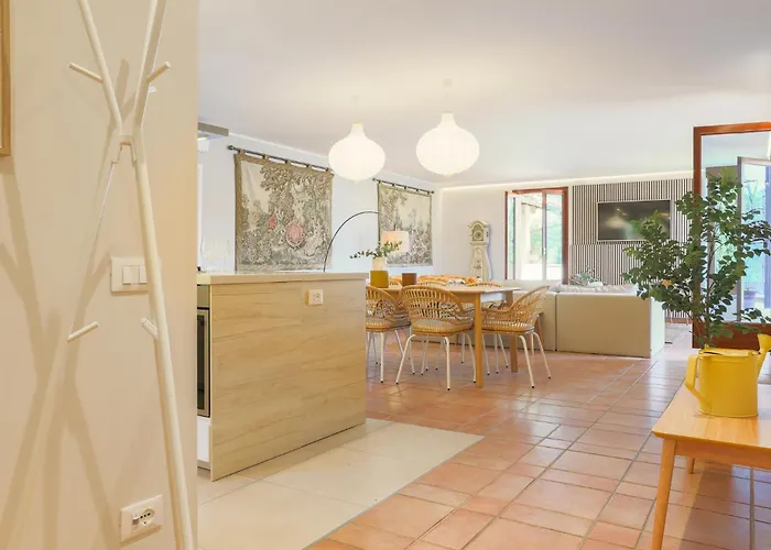 Golden Vista - By Myhomeincomo * 메나지오