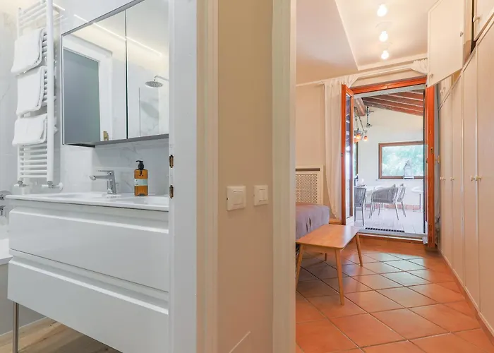 Golden Vista - By Myhomeincomo 아파트