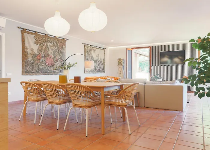 Golden Vista - By Myhomeincomo *